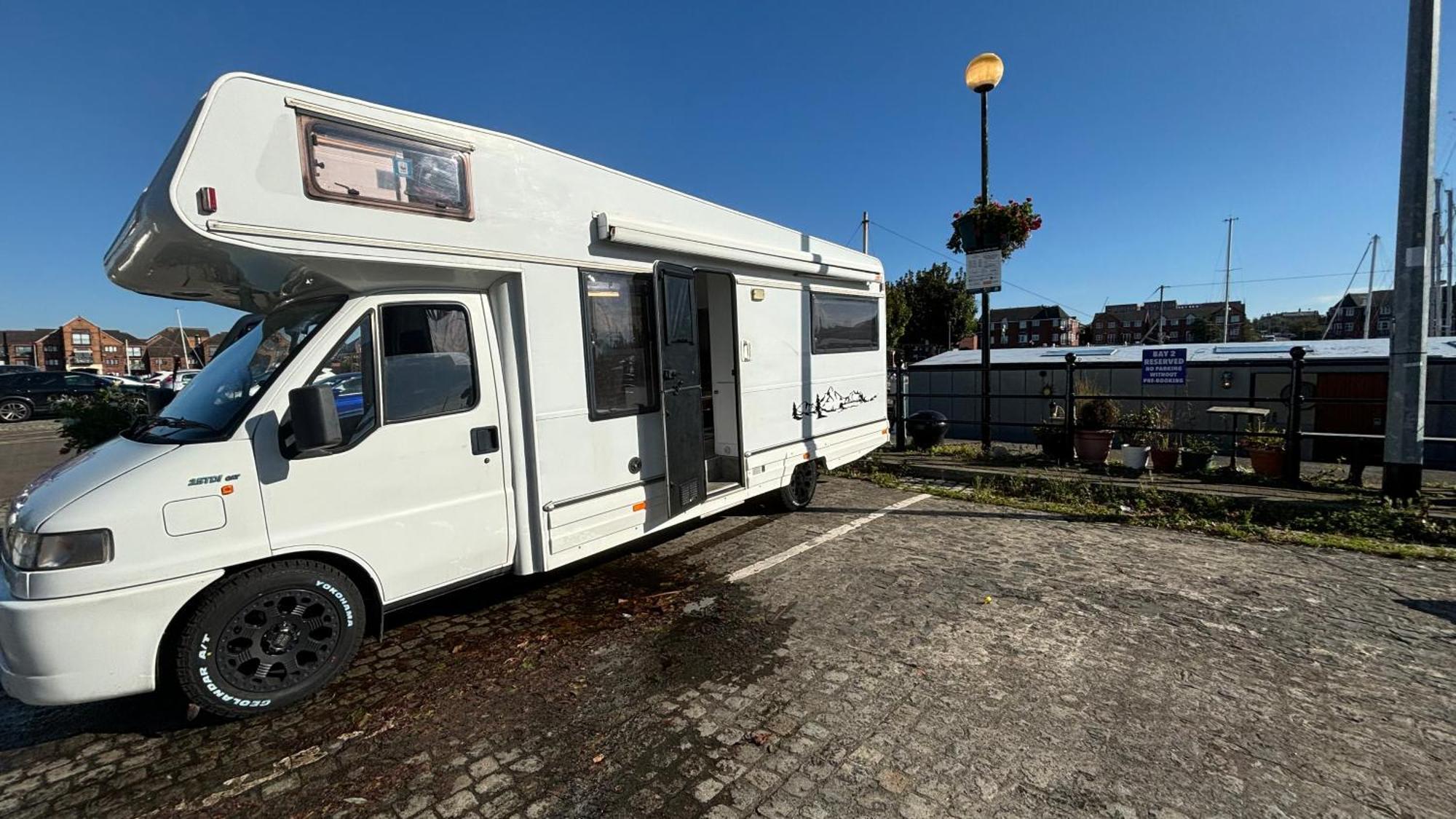 Cool Wheels On The Waterfront Hotel Liverpool Exterior photo